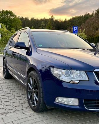Skoda Superb cena 30500 przebieg: 285000, rok produkcji 2012 z Złocieniec małe 232